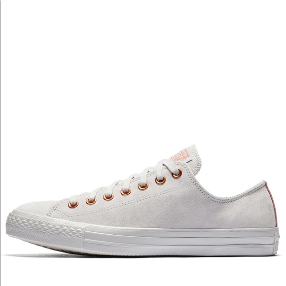 chuck taylor all star suede low top